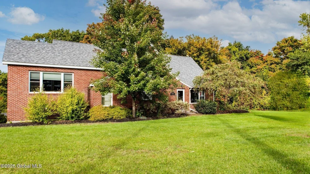 Unit for sale at 446 N Greenbush Road, North Greenbush, NY 12144