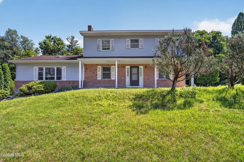 Unit for sale at 7 Huntington Parkway, Clifton Park, NY 12019