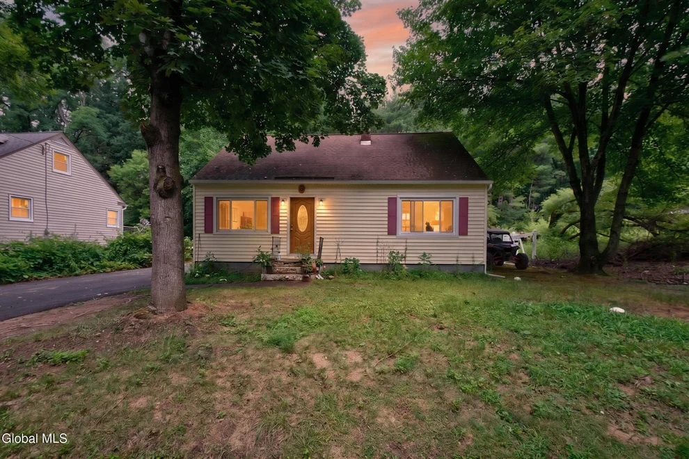 Unit for sale at 3 Hillview Terrace, Guilderland, NY 12084