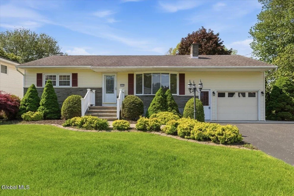 Unit for sale at 1117 Day Road, Rotterdam, NY 12303