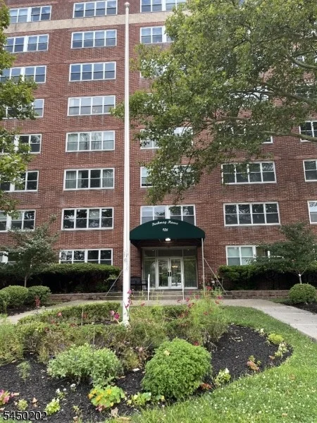 Unit for sale at 926 Bloomfield Ave, Glen Ridge Boro Twp., NJ 07028-1309