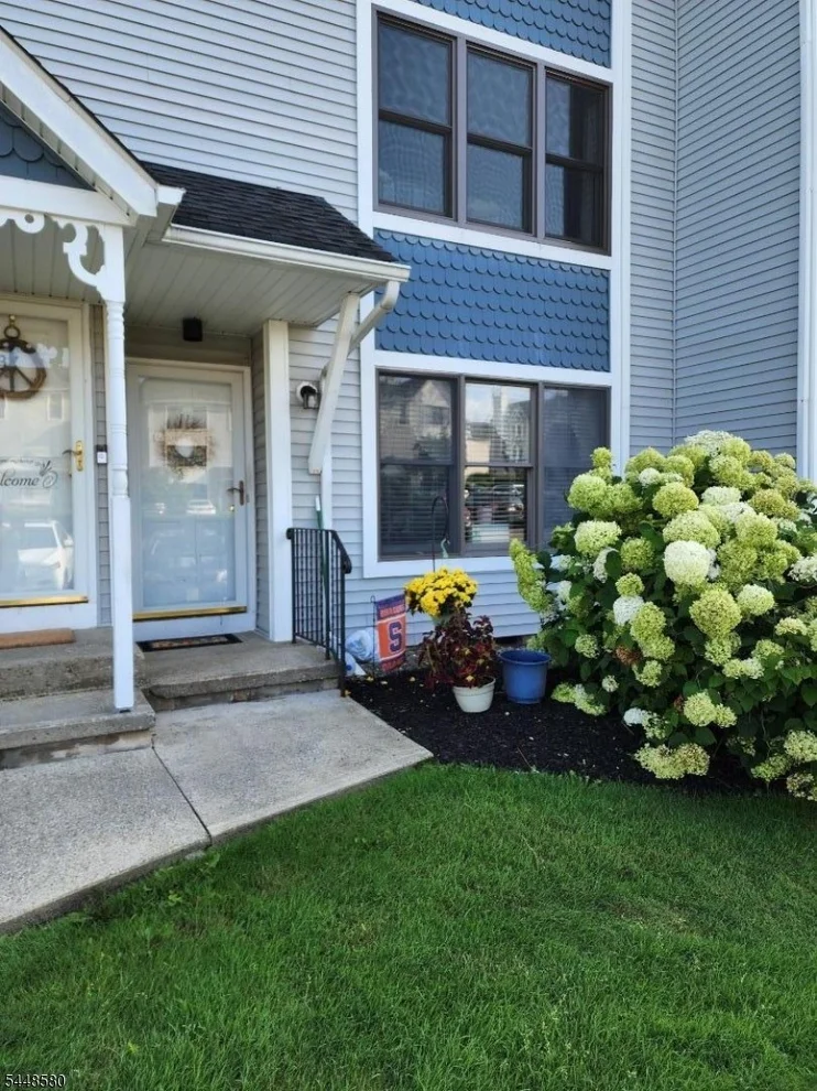 Unit for sale at 11 Burlington Ct, Hamburg Boro, NJ 07419-1319