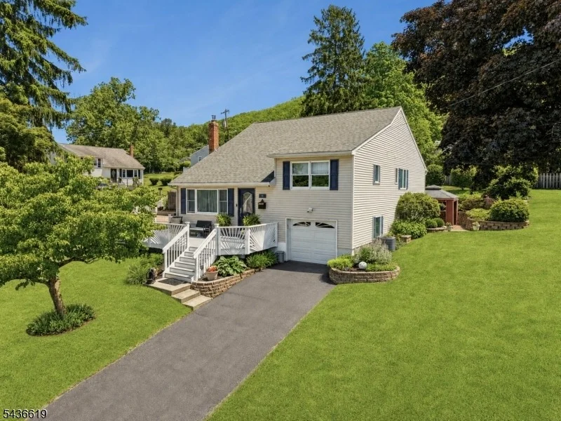 Unit for sale at 1 Lincoln Ave, Ogdensburg Boro, NJ 07439-1011