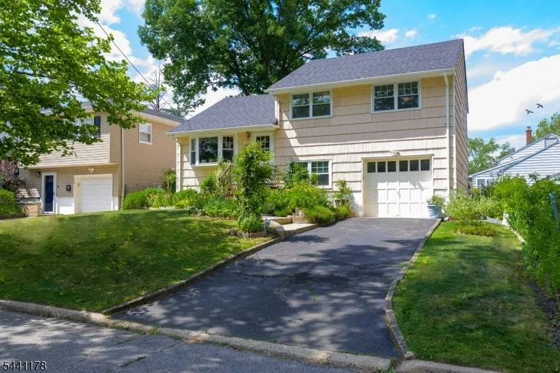 Unit for sale at 765 Grove St, Rahway City, NJ 07065-1617