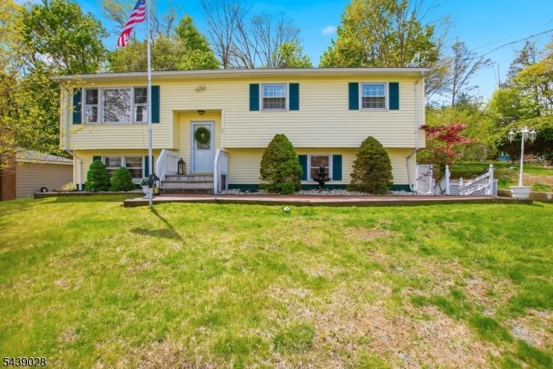 Unit for sale at 22 Holiday Dr, Hopatcong Boro, NJ 07843-1449