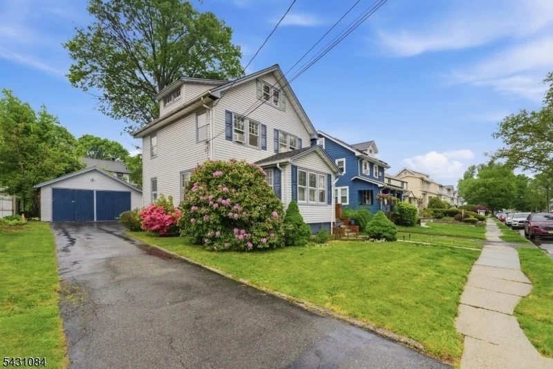 Unit for sale at 1142 Stasia St, Teaneck Twp., NJ 07666-4821