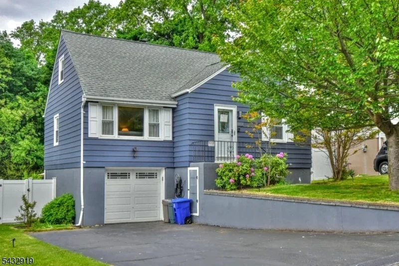 Unit for sale at 109 Brookview Dr, Woodland Park, NJ 07424-2700