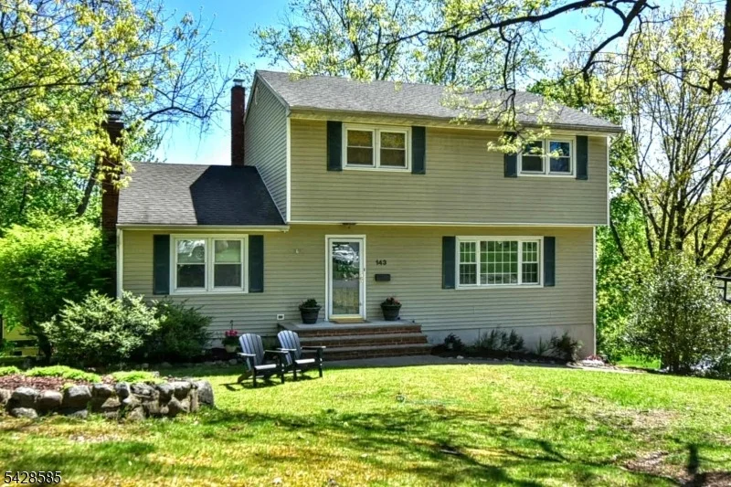 Unit for sale at 143 Nottingham Rd, Ramsey Boro, NJ 07446-2624