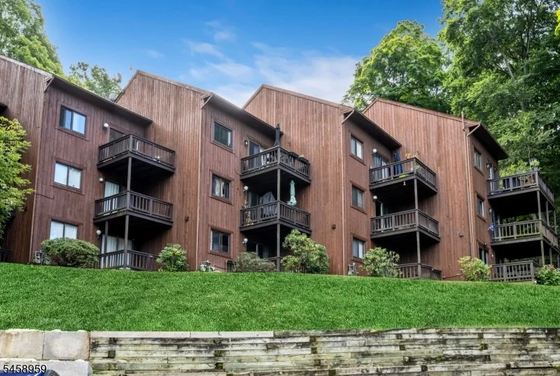 Unit for sale at 3 Davos Dr, Vernon Twp., NJ 07462-4579