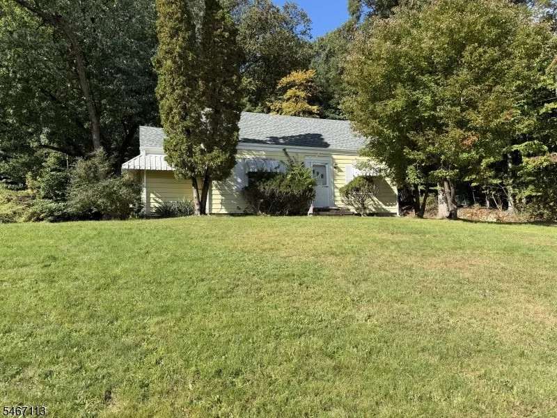Unit for sale at 304 Goffle Rd, Hawthorne Boro, NJ 07506-3512