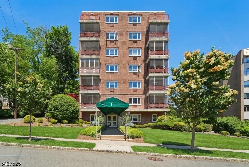 Unit for sale at 11 Euclid Ave, Summit City, NJ 07901-2143