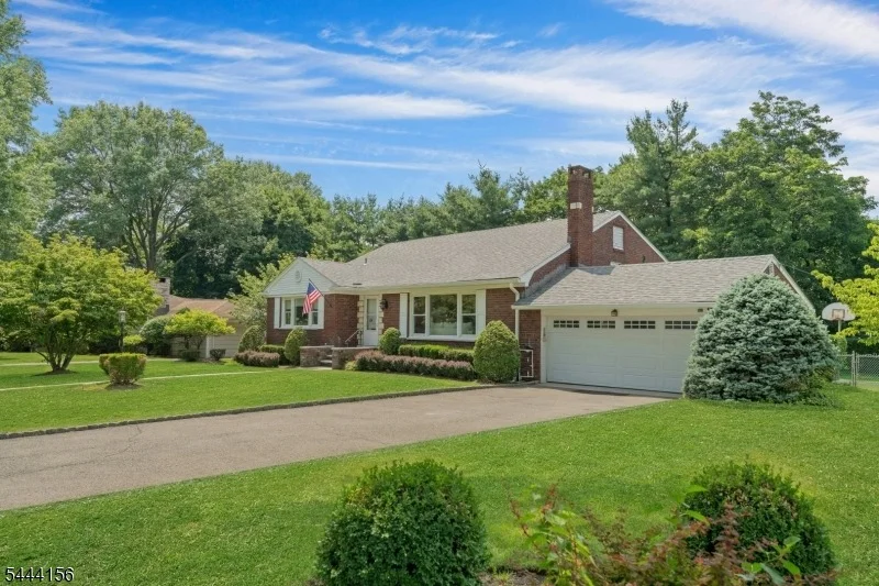 Unit for sale at 117 Yantacaw Brook Rd, Montclair Twp., NJ 07043-2524