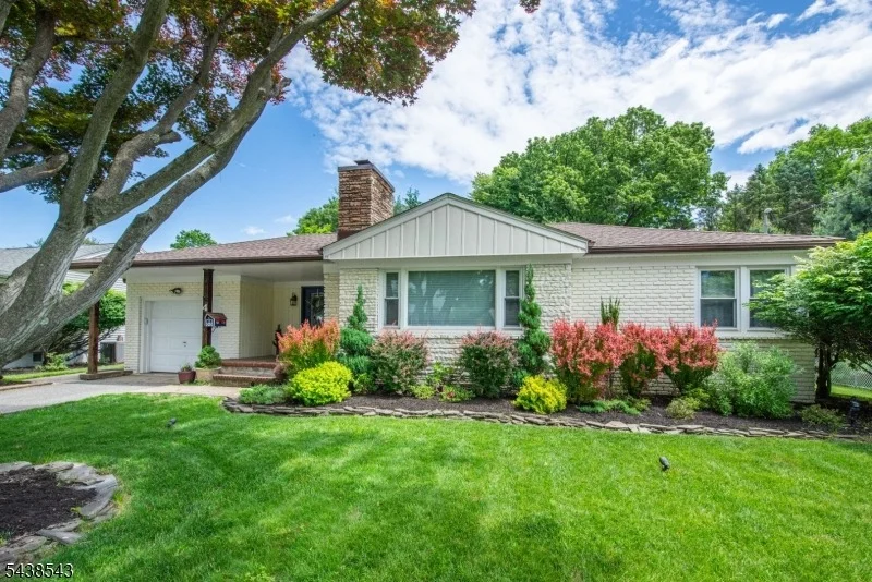 Unit for sale at 4 Brookhill Pl, Little Falls Twp., NJ 07424-2215