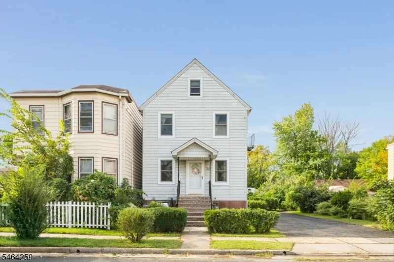 Unit for sale at 914 Woodlawn Ave, Linden City, NJ 07036-3348