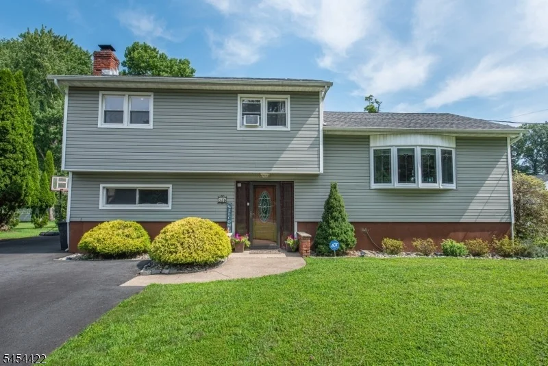 Unit for sale at 320 Horseneck Rd, Fairfield Twp., NJ 07004-1610