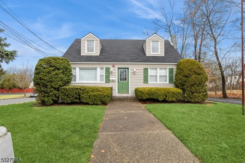 Unit for sale at 194 Eagle Rock Ave, Roseland Boro, NJ 07068-1322