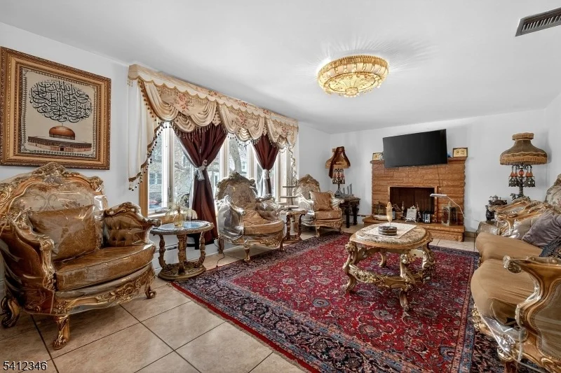 Unit for sale at 6 E 2Nd St, Woodbridge Twp., NJ 07064-1507