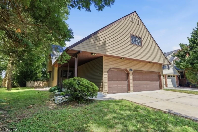 Unit for sale at 319 Oaklawn Ave, Oaklyn Boro, NJ 08107-1350