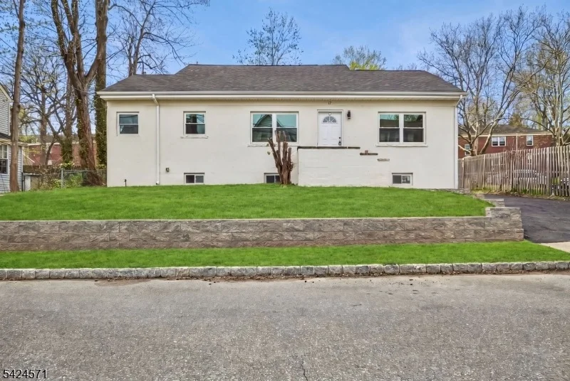 Unit for sale at 20 Edgar St, Summit City, NJ 07901-4724