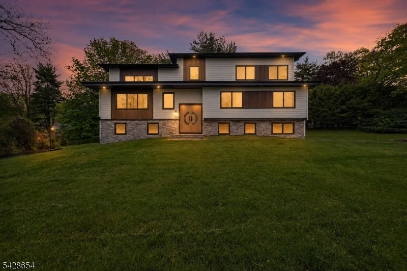 Unit for sale at 148 Great Hills Rd, Millburn Twp., NJ 07078-1276