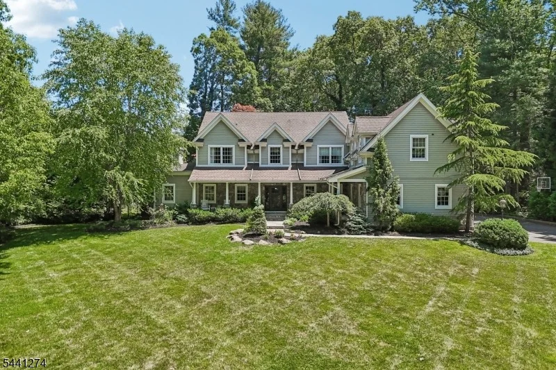Unit for sale at 4 Holmehill Ln, Roseland Boro, NJ 07068-1423