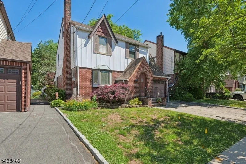 Unit for sale at 26 Ferncliff Rd, Bloomfield Twp., NJ 07003-5414