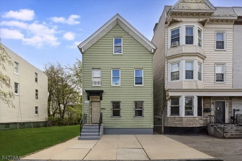 Unit for sale at 580 Hunterdon St, Newark City, NJ 07108-1914