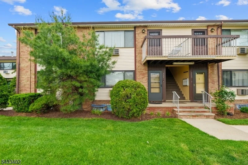 Unit for sale at 735 Cricket Ln, Woodbridge Twp., NJ 07095-1560
