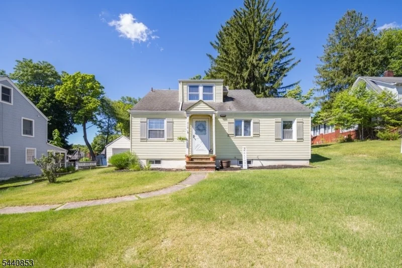 Unit for sale at 719 Godwin Ave, Midland Park Boro, NJ 07432-1452
