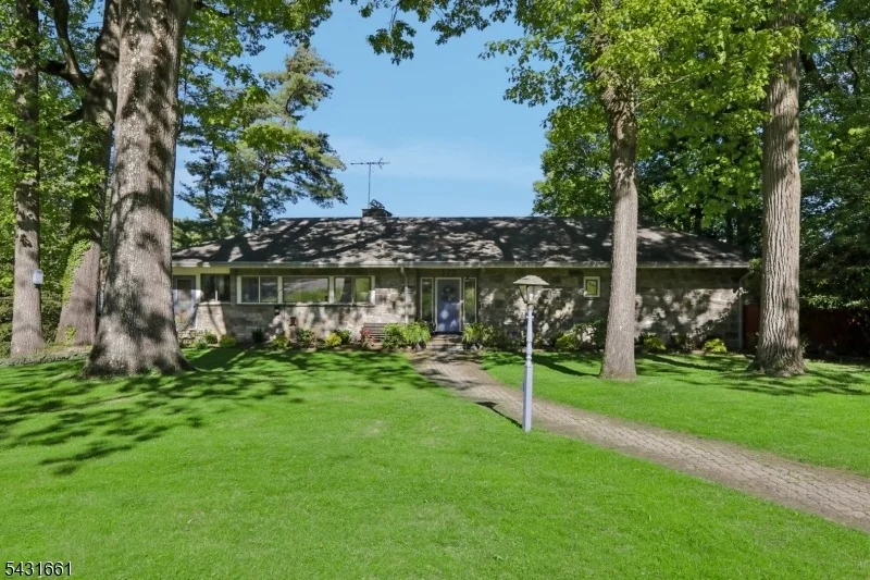 Unit for sale at 122 Sunrise Dr, Hawthorne Boro, NJ 07506-3221