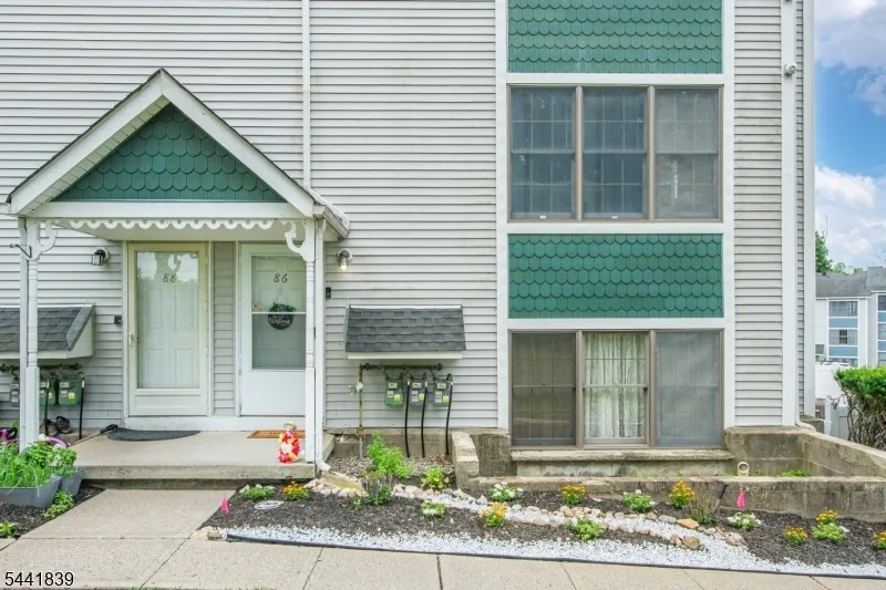 Unit for sale at 86 Burlington Ct, Hamburg Boro, NJ 07419-1325