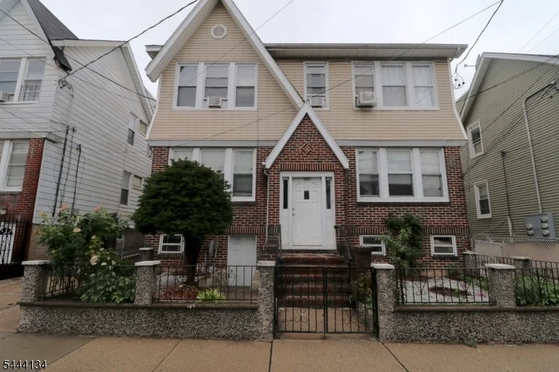 Unit for sale at 270 N 12Th St, Newark City, NJ 07107-1237