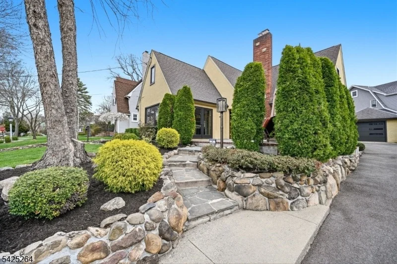 Unit for sale at 11 Ashton Pl, Glen Rock Boro, NJ 07452-1303