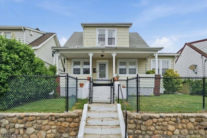 Unit for sale at 217 8Th Ave, Paterson City, NJ 07514-2201