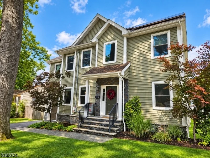 Unit for sale at 11 Tulip Ct, Kenilworth Boro, NJ 07033-1413