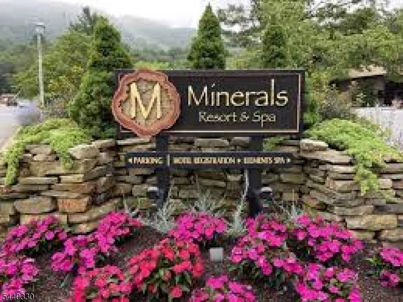Unit for sale at 2 Chamonix Dr, Vernon Twp., NJ 07462-4600