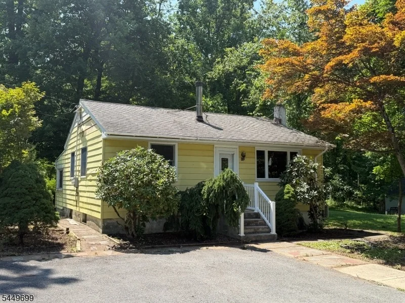 Unit for sale at 13 Millburn Rd, Jefferson Twp., NJ 07849-1764