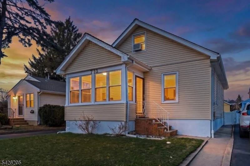 Unit for sale at 7 Henderson Blvd, Fair Lawn Boro, NJ 07410-1510