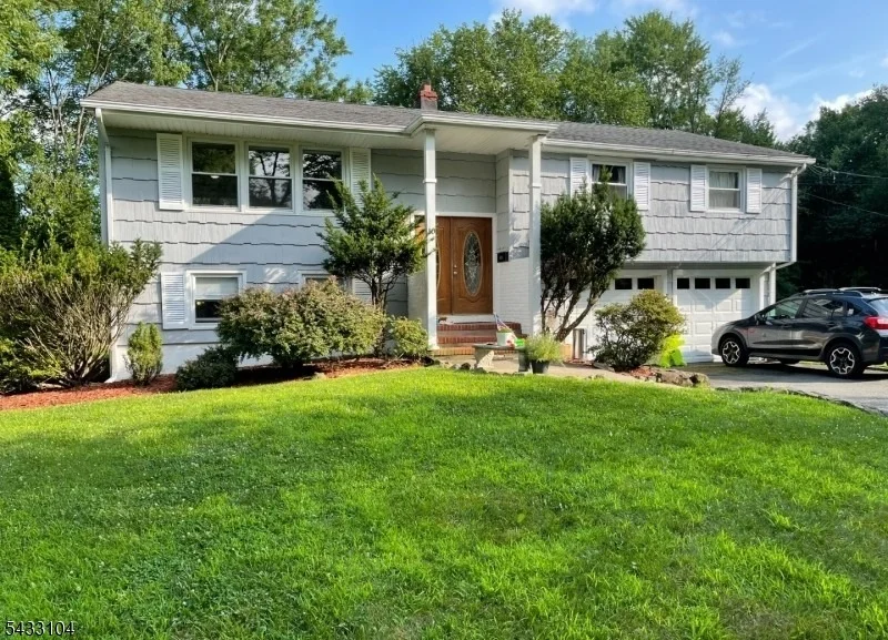 Unit for sale at 10 Falcon Ct, Livingston Twp., NJ 07039-4413