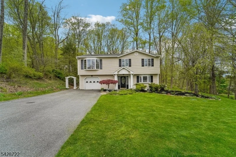 Unit for sale at 42 Scenic Dr, Green Twp., NJ 07821-2206