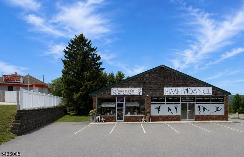 Unit for sale at 3 Church St, Vernon Twp., NJ 07462-3138