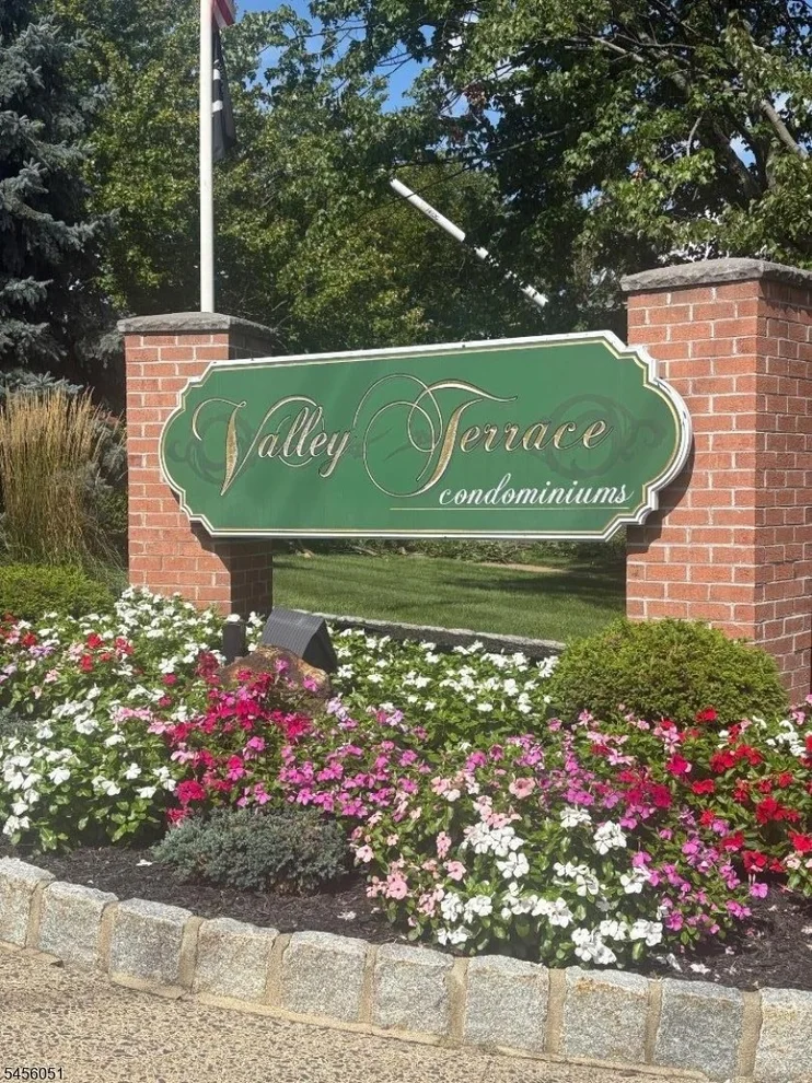 Unit for sale at 52 Knox Ter, Wayne Twp., NJ 07470-2318