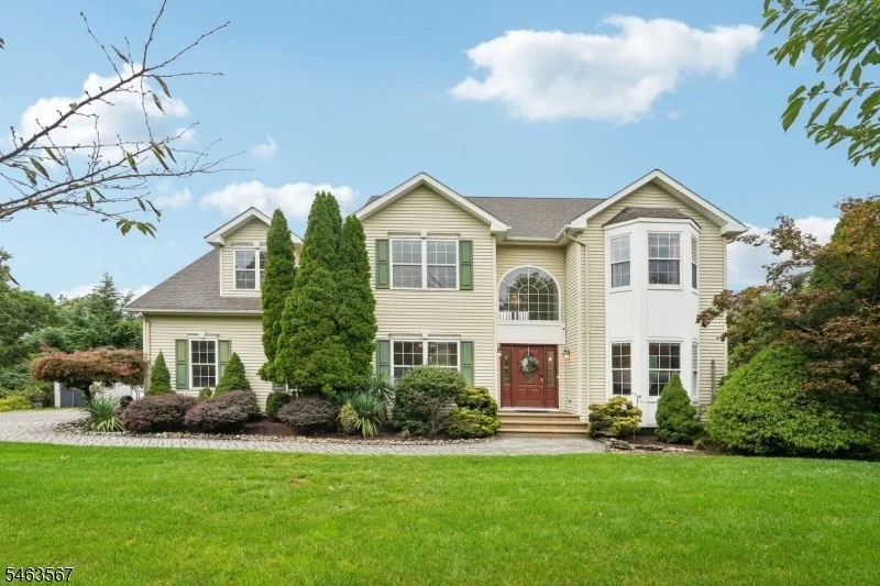 Unit for sale at 9 Inwood Ter, Fairfield Twp., NJ 07004-3804