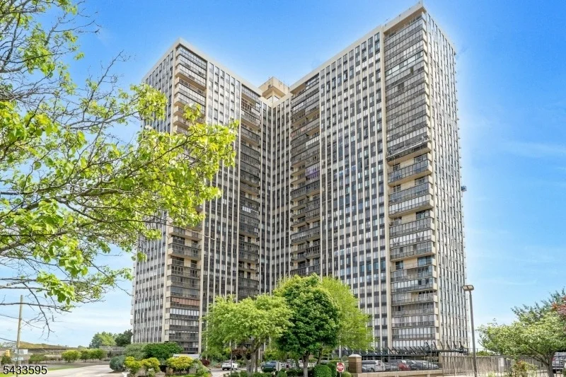 Unit for sale at 300 Winston Dr-C0214, Cliffside Park Boro, NJ 07010-3208