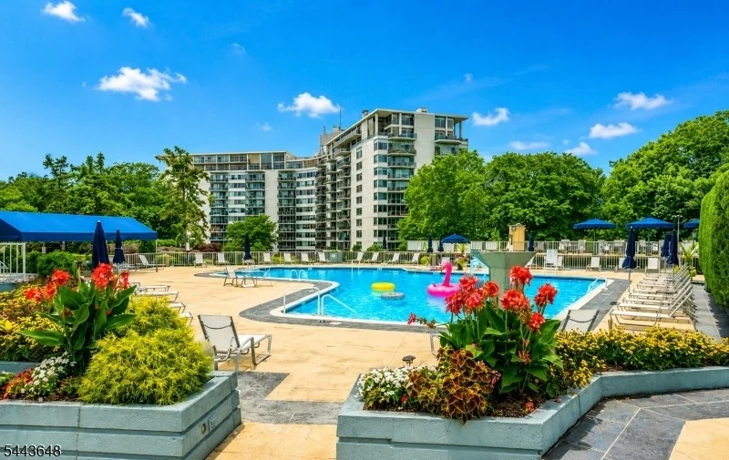 Photo of 1 Claridge Drive, Verona, NJ 07044