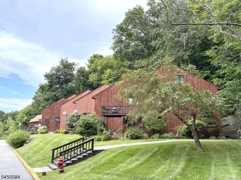 Unit for sale at 3 Steamboat Dr, Vernon Twp., NJ 07462-4535