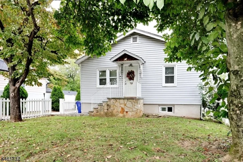 Unit for sale at 15 Crescent Ave, Totowa Boro, NJ 07512-2305