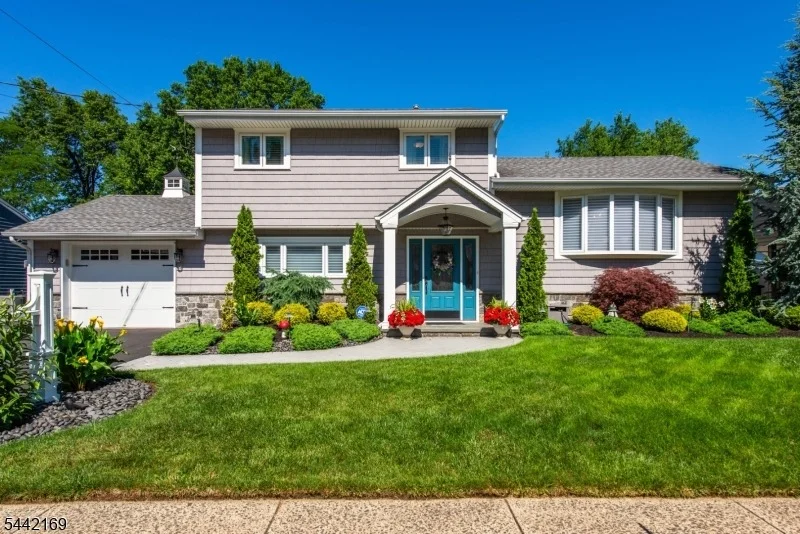 Unit for sale at 226 Winifred Dr, Totowa Boro, NJ 07512-1141
