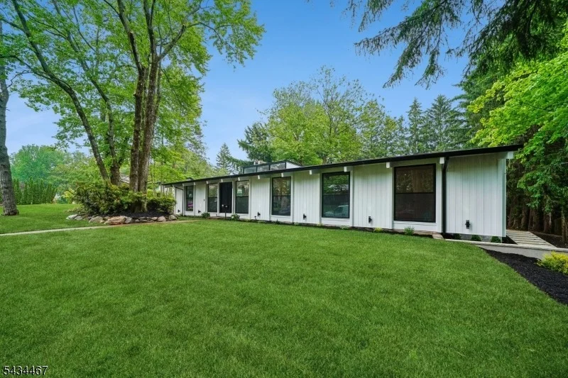 Unit for sale at 28 Fernhill Rd, Springfield Twp., NJ 07081-3709