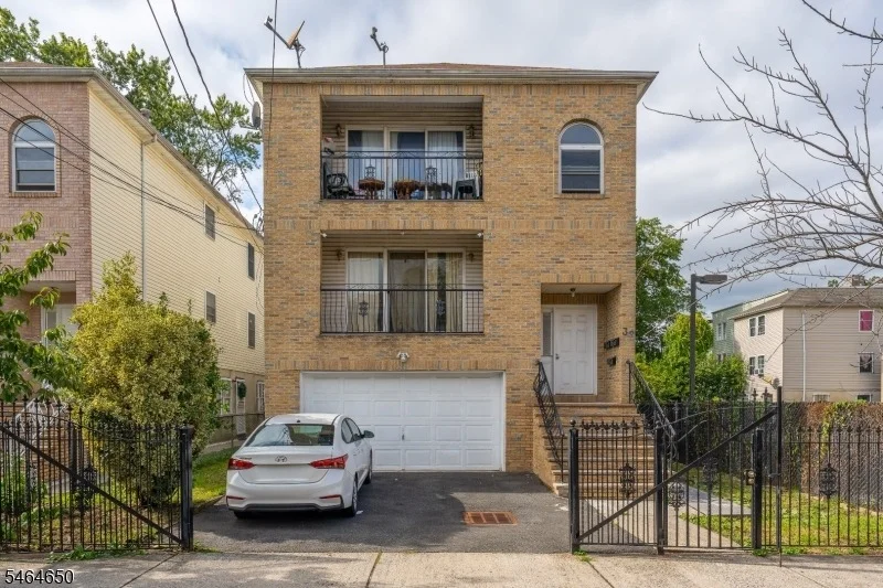 Unit for sale at 39 Wainwright St, Newark City, NJ 07112-3001